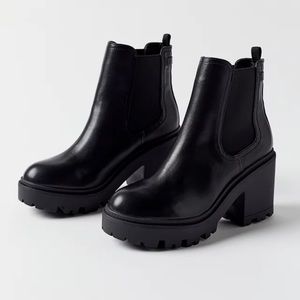Urban Outfitters Timeless Chelsea Boots
